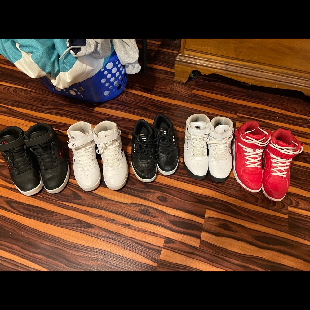 Five pair of fila. Buy bundle or 25 dollars each.
